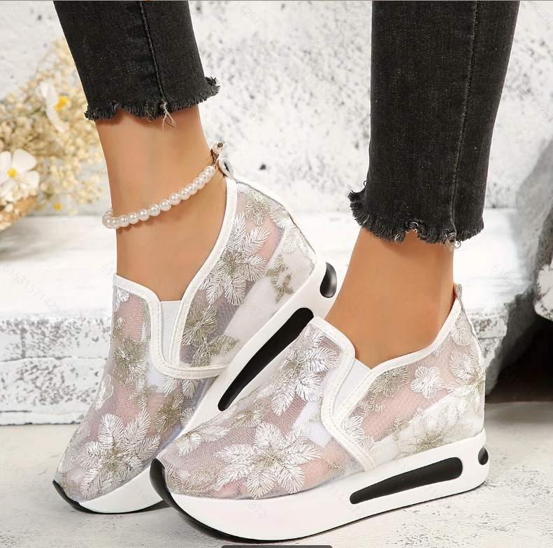 Scarpe basse in pizzo con plat - Running Gear Women recensione e prezzo